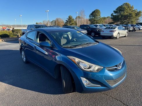 Used 2015 Hyundai Elantra SE w/ Option Group 03 image 2