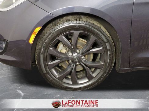 Used 2020 Chrysler Pacifica Touring w/ S Appearance Package image 30