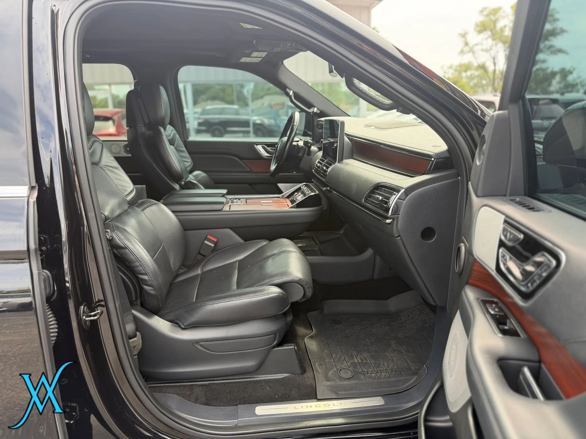 Used 2023 Lincoln Navigator Reserve AWD/4WD image 22