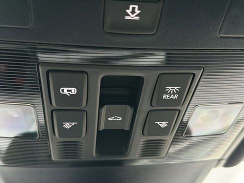 Used 2023 Volkswagen Tiguan SE R-Line image 42