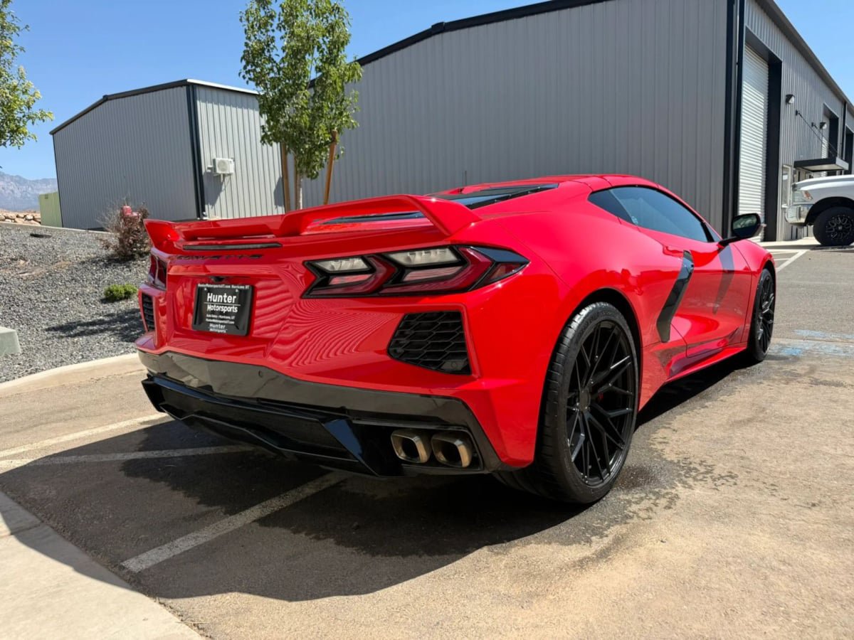 Used 2021 Chevrolet Corvette Stingray Premium Cpe w/ Z51 Performance Package RWD image 9