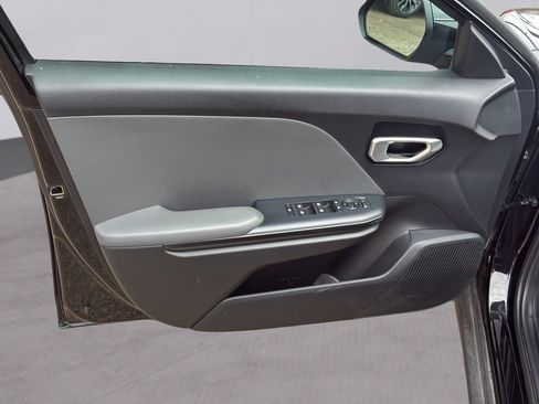 Used 2025 Kia K4 FWD image 20