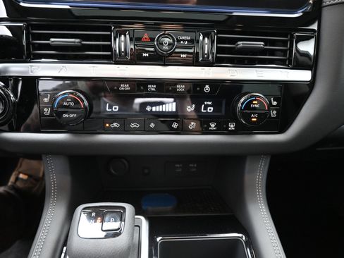 New 2026 Nissan Pathfinder Platinum FWD image 17