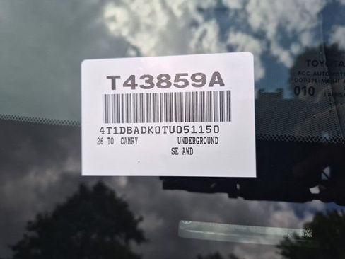 Used 2026 Toyota Camry SE AWD/4WD image 19