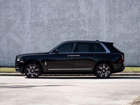 Used 2023 Rolls-Royce Cullinan image 17