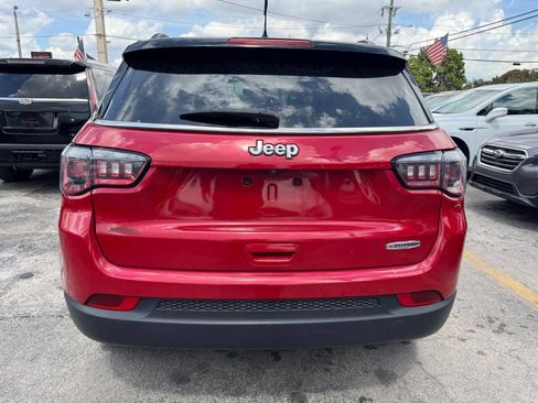 Used 2018 Jeep Compass Latitude FWD image 4