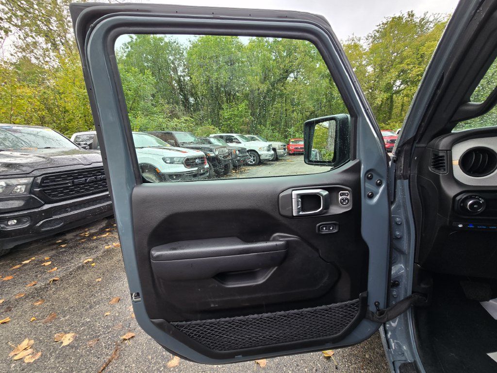 Used 2024 Jeep Wrangler Unlimited w/ Convenience Group AWD/4WD image 27