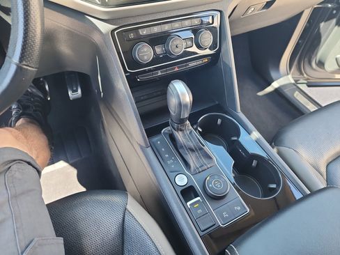 Used 2022 Volkswagen Atlas SEL Premium image 30