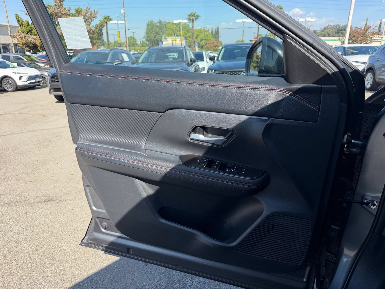 Used 2026 Nissan Kicks SR FWD image 18