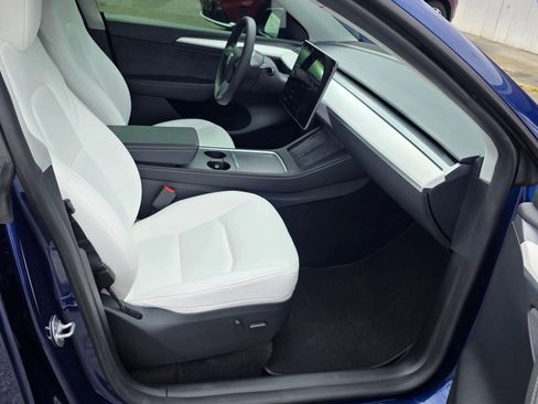 Used 2024 Tesla Model Y Long Range AWD/4WD image 13