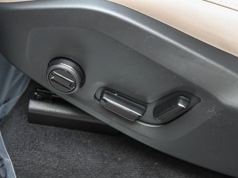 New 2026 Volvo XC90 B6 Plus w/ Protection Package Premier image 25