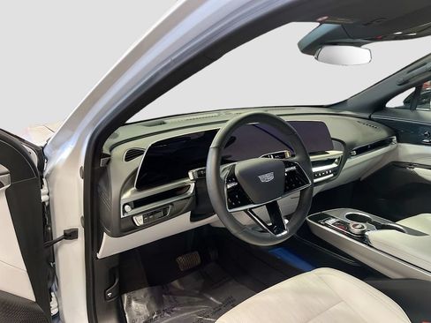 Used 2025 Cadillac Lyriq Sport w/ LPO, Floor Liner Package AWD/4WD image 9