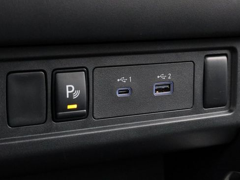 Used 2025 Nissan Frontier SV image 25