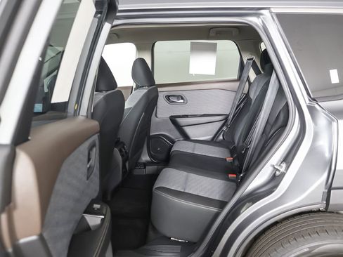 Used 2023 Nissan Rogue SV AWD/4WD image 27