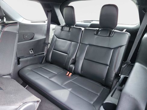 Used 2025 Ford Explorer ST-Line w/ ST-Line Street Pack AWD/4WD image 16