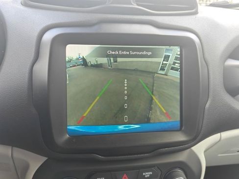 Used 2022 Jeep Renegade Latitude AWD/4WD image 31