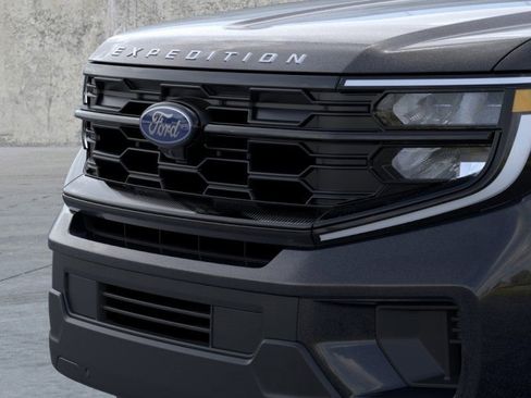 New 2025 Ford Expedition Active image 17
