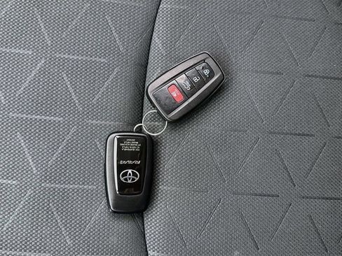 Used 2025 Toyota RAV4 XLE FWD image 29