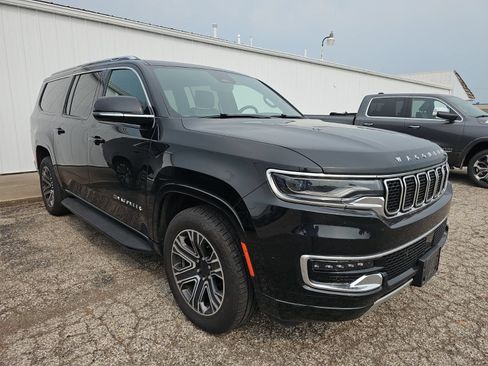 Used 2024 Jeep Wagoneer L Series II w/ Flexible Seating Group AWD/4WD image 5