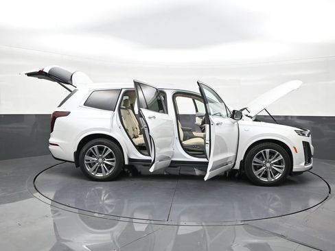 Used 2025 Cadillac XT6 Premium Luxury w/ LPO, Floor Liner Package FWD image 30