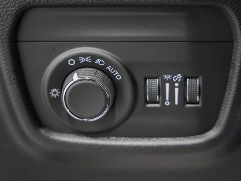 New 2025 Jeep Grand Cherokee Altitude image 39