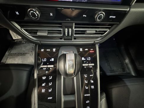 Used 2024 Porsche Macan image 26
