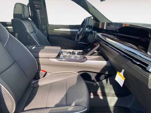 Used 2026 Cadillac Escalade ESV Sport w/ LPO, ONYX Package image 21