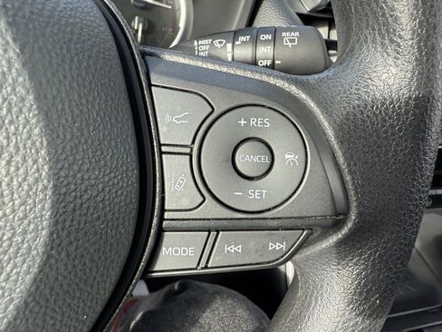 Used 2025 Toyota RAV4 XLE image 20