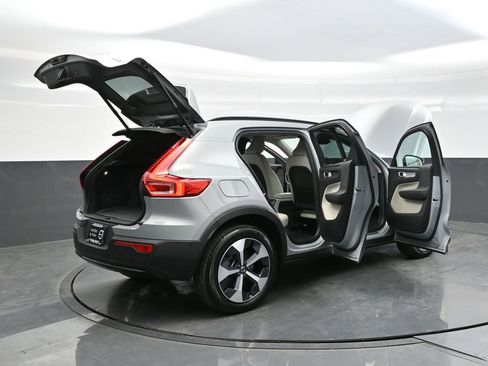 Certified 2026 Volvo XC40 B5 Plus w/ Protection Package Premier AWD/4WD image 40