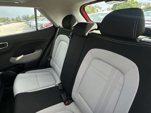 Used 2025 Hyundai Venue SEL FWD image 13