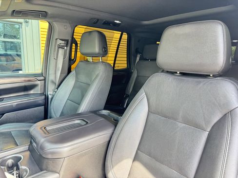 Used 2022 Chevrolet Tahoe Z71 w/ Luxury Package AWD/4WD image 12