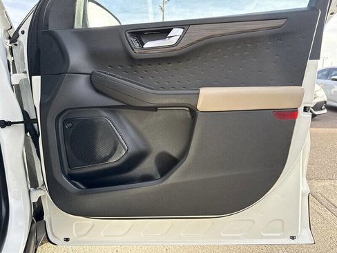 Used 2020 Ford Escape Titanium image 17