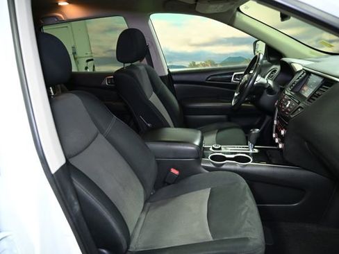 Used 2018 Nissan Pathfinder SV image 64