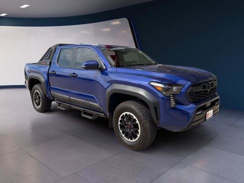 Used 2024 Toyota Tacoma TRD Off-Road w/ TRD Off Road Premium Package AWD/4WD image 7
