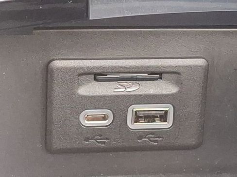 Certified 2022 Buick Envision Avenir w/ Technology Package II image 27