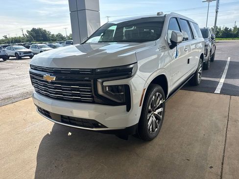 New 2026 Chevrolet Suburban High Country AWD/4WD image 1