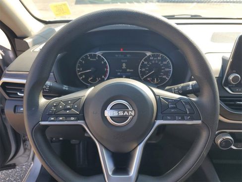 Used 2024 Nissan Altima 2.5 SV image 10