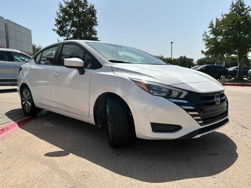 Used 2025 Nissan Versa SV FWD image 4