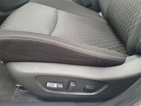 Used 2019 Nissan Rogue SV image 12