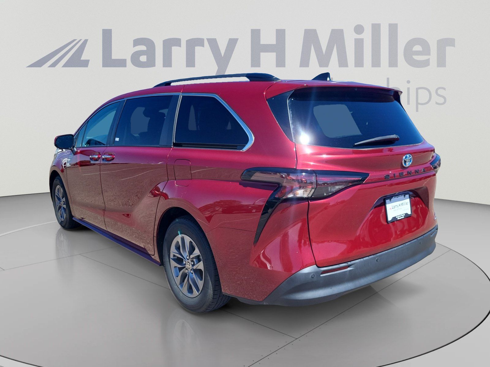 Certified 2023 Toyota Sienna XLE FWD image 3