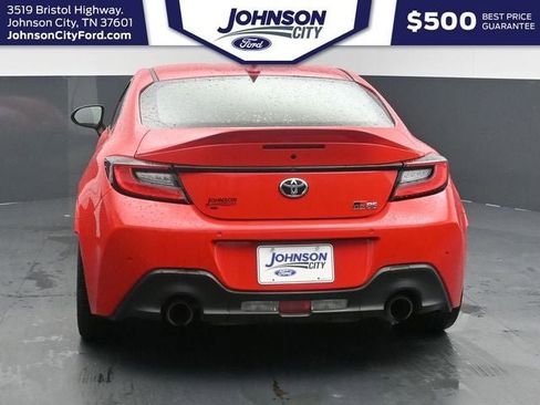 Used 2025 Toyota GR86 Premium w/ Performance Package RWD image 10