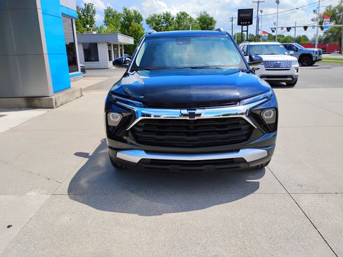 Used 2024 Chevrolet TrailBlazer LT w/ LT Cold Weather Package AWD/4WD image 2