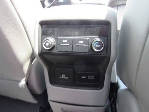 Used 2020 GMC Acadia SLT w/ Driver Alert Package II AWD/4WD image 31