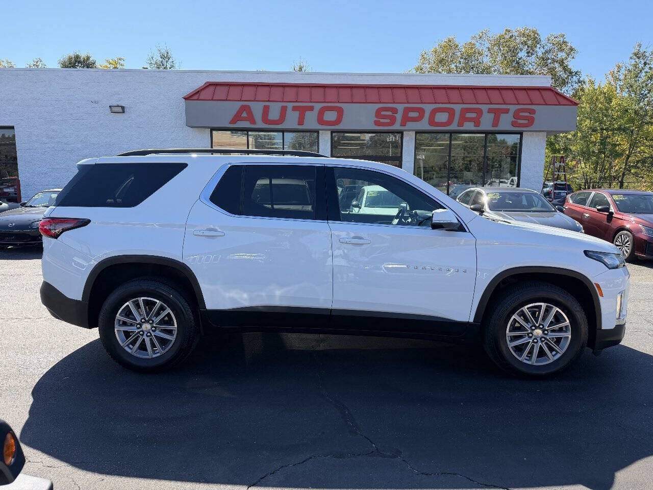 Used 2022 Chevrolet Traverse LT FWD image 4