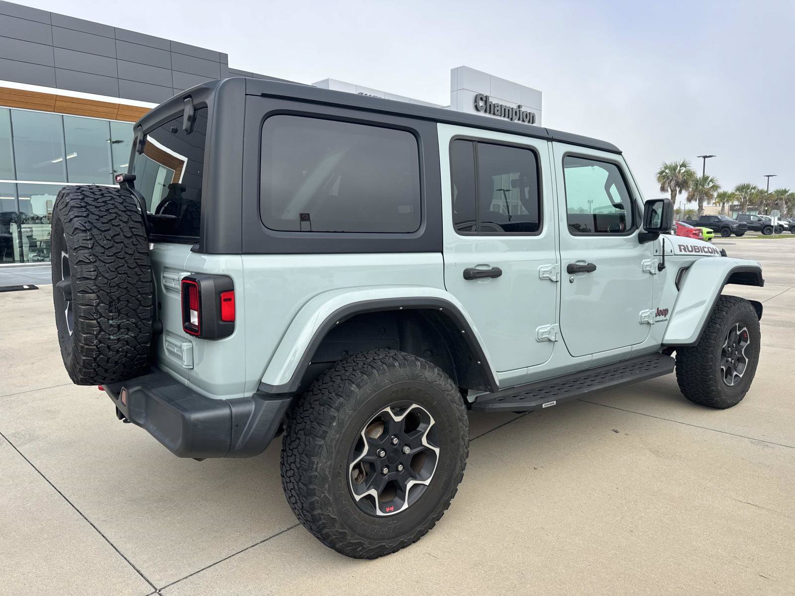 Used 2023 Jeep Wrangler Unlimited Rubicon w/ Cold Weather Group AWD/4WD image 7