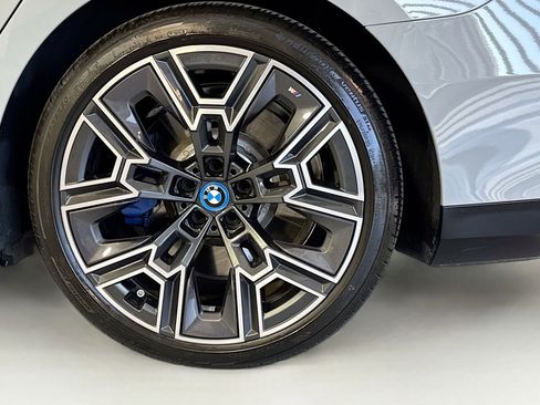 Used 2025 BMW i5 M60 w/ Premium Package image 30