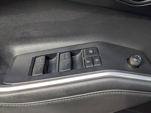 Used 2023 Toyota Highlander L image 48