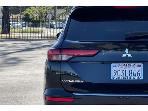 Used 2022 Mitsubishi Outlander ES image 48