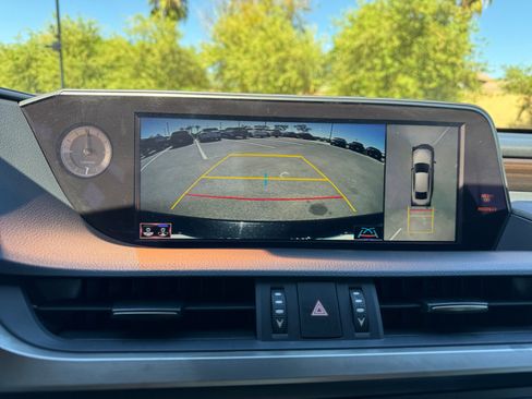 Used 2019 Lexus ES 300h image 29