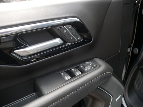 Used 2025 Chevrolet Tahoe Premier AWD/4WD image 19